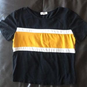 Black yellow and white t shirt